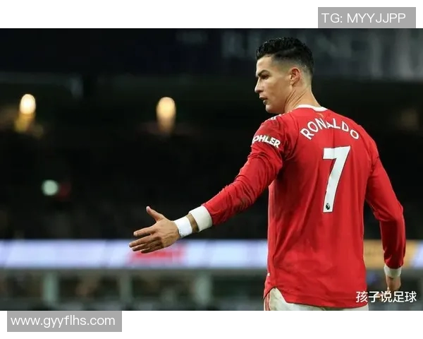 绿茵场上的传奇人生足球明星背后的感人故事与奋斗历程